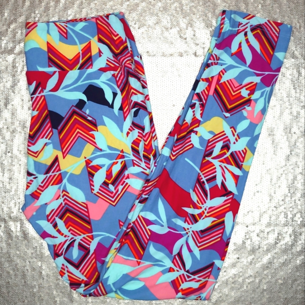 LuLaRoe BNWOT OS leggings - blue chevron floral